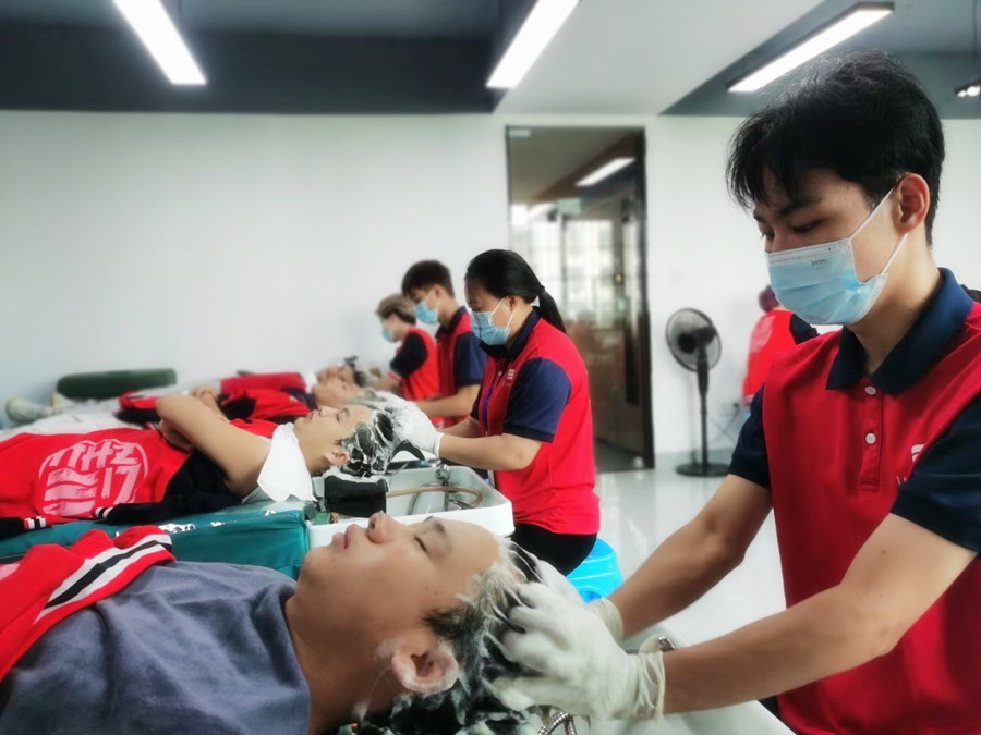 廣西洗專業(yè)學校：如何洗頭才不會出油方法