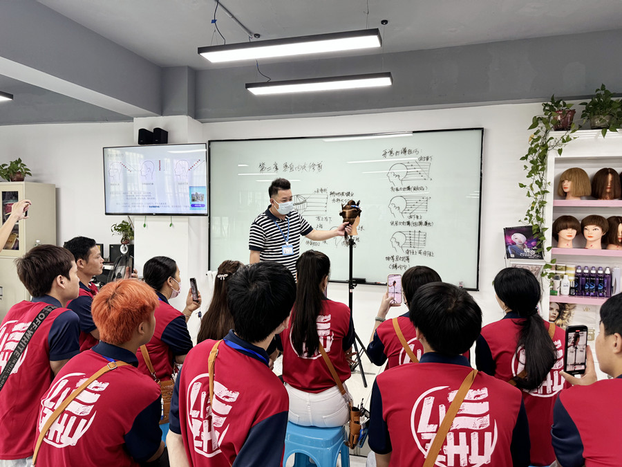 廣西南寧學(xué)美發(fā)？廣西美發(fā)學(xué)校怎么招生？