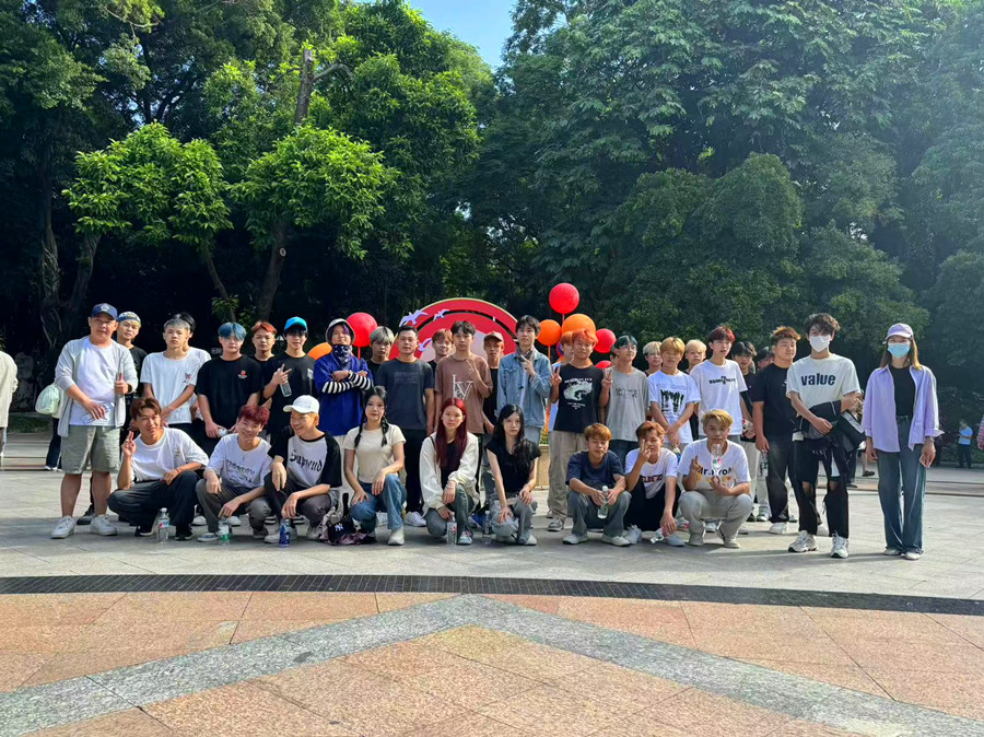 南寧美發(fā)學(xué)校組織學(xué)員開展秋季研學(xué)游活動