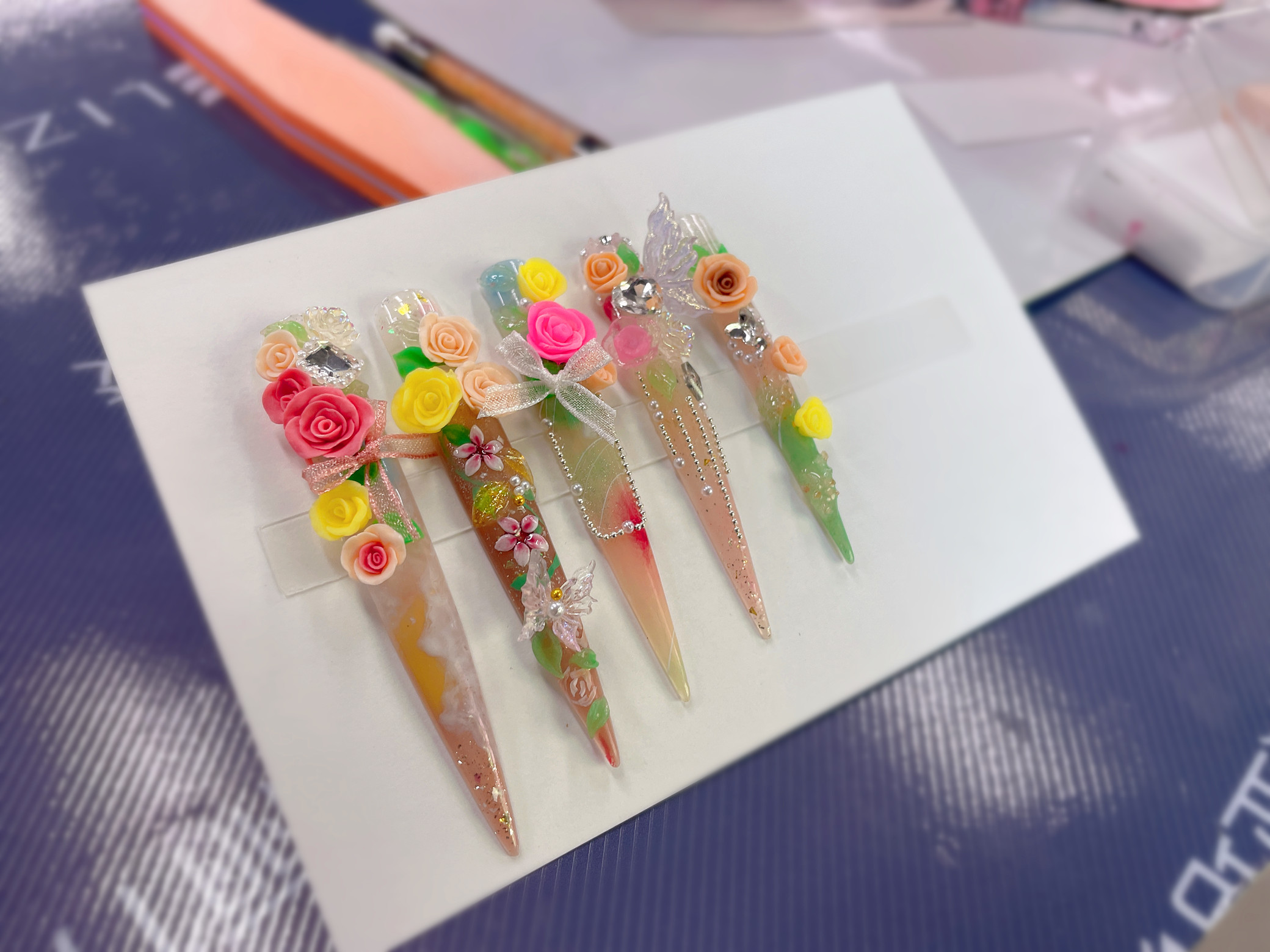 雕花美甲《玫瑰的故事》| 廣西美甲造型進修培訓