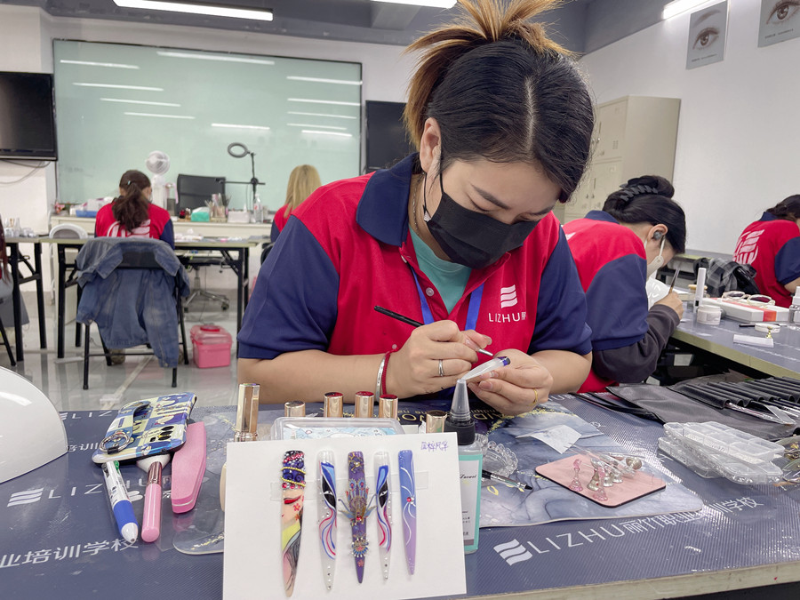 飾品彩繪美甲，南寧美甲進(jìn)修提升作品