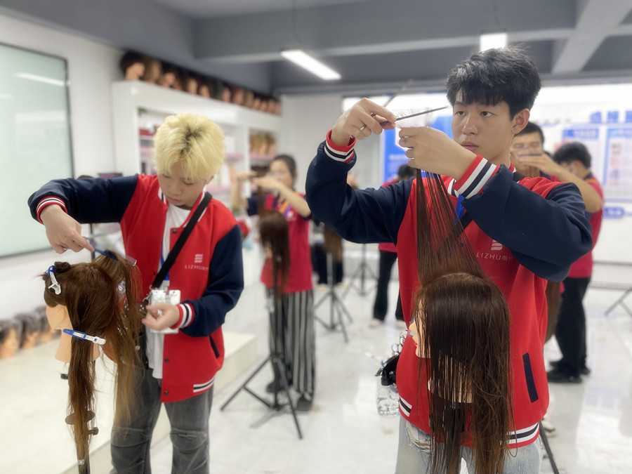 南寧理發(fā)學校：為何建議女士定期剪發(fā)？