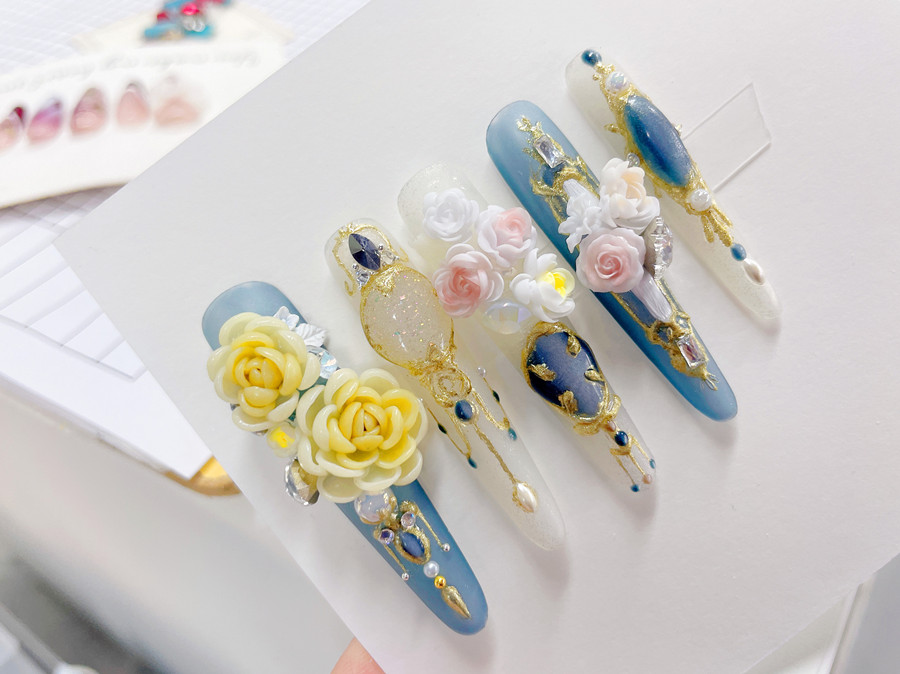 沒基礎(chǔ)學美甲學員作品：雕花線條美甲