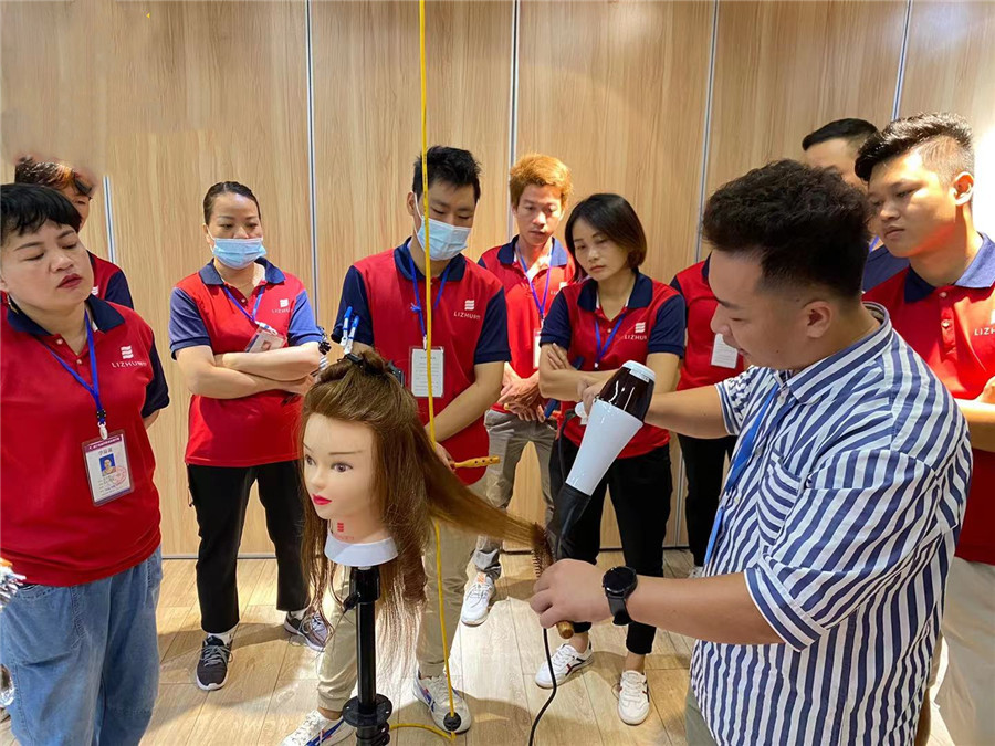 快速洗吹頭發(fā)的技巧，廣西吹風(fēng)造型整理