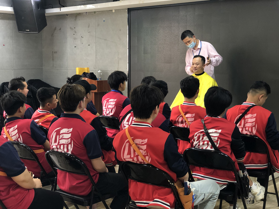 南寧學(xué)快剪：理發(fā)培訓(xùn)都要學(xué)哪些內(nèi)容？