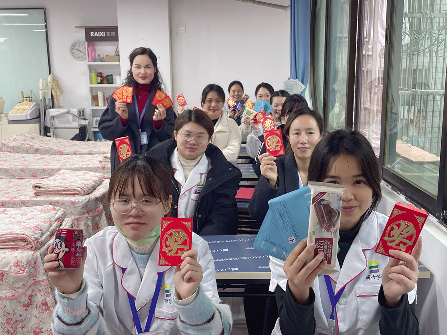 美容班的開學(xué)儀式感，南寧美容培訓(xùn)校園活動