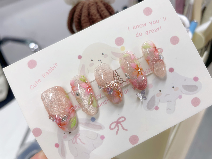 春日貓眼彩繪美甲，南寧美甲店推薦網(wǎng)紅款作品