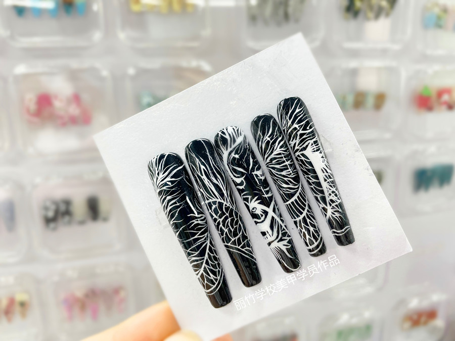 國風(fēng)線條美甲，南寧學(xué)美甲哪里專業(yè)？