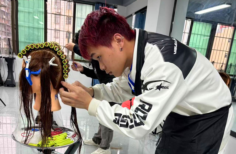 標(biāo)準(zhǔn)杠操作要點(diǎn)解析，廣西燙染培訓(xùn)排行總結(jié)