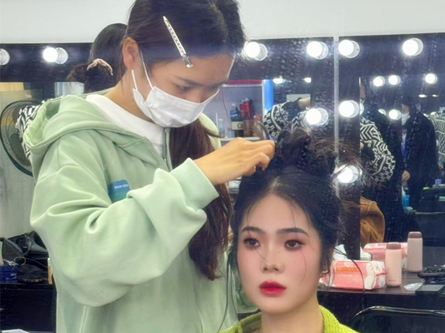 千金禮服造型，廣西高彩造型學(xué)校學(xué)員作品