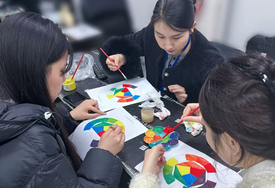 十二色相環(huán)有哪些顏色？廣西化妝基礎(chǔ)教學(xué)