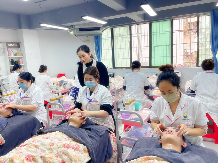 面部按摩手部操作技巧，廣西美容一對一教學(xué)