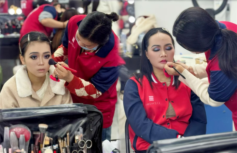 南寧舞臺妝進(jìn)修：印度妝特點(diǎn)介紹