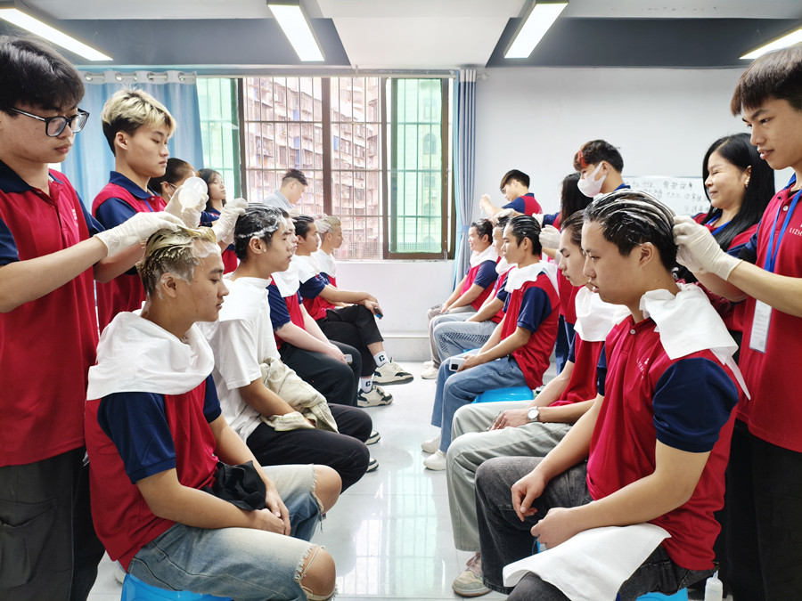 南寧美發(fā)洗護培訓：如何快速坐著洗頭？