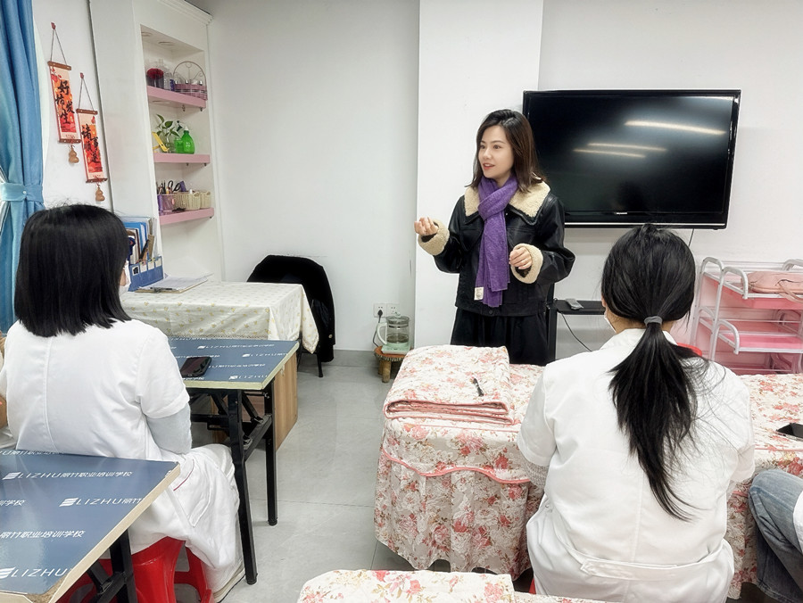 南寧美容師招聘，廣西南寧專業(yè)美容學(xué)校舉行就業(yè)宣講會(huì)