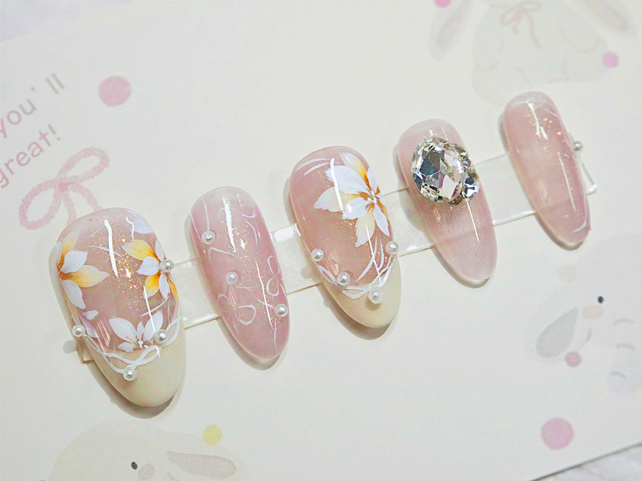 法式花卉美甲解析 | 南寧美甲學(xué)校哪些正規(guī)？