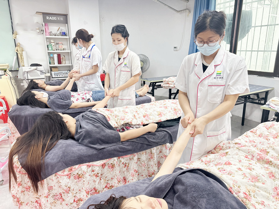 手臂按摩的好處，廣西美容美體教學(xué)