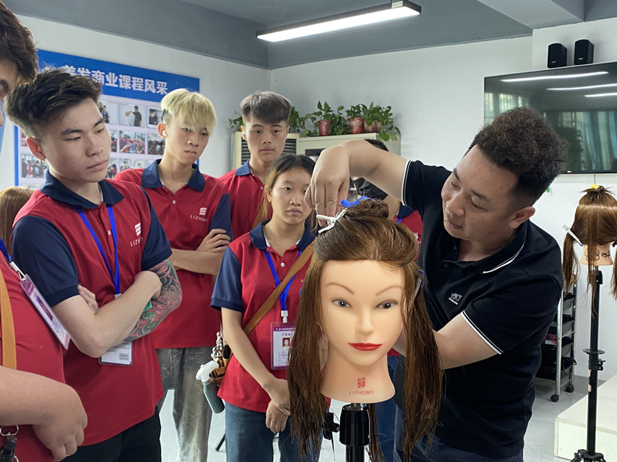 廣西剪發(fā)女士：常見的女士發(fā)尾類型