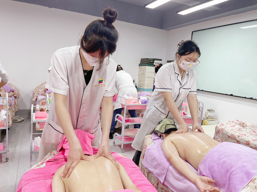 推背時如何發(fā)力？南寧美容美體教程