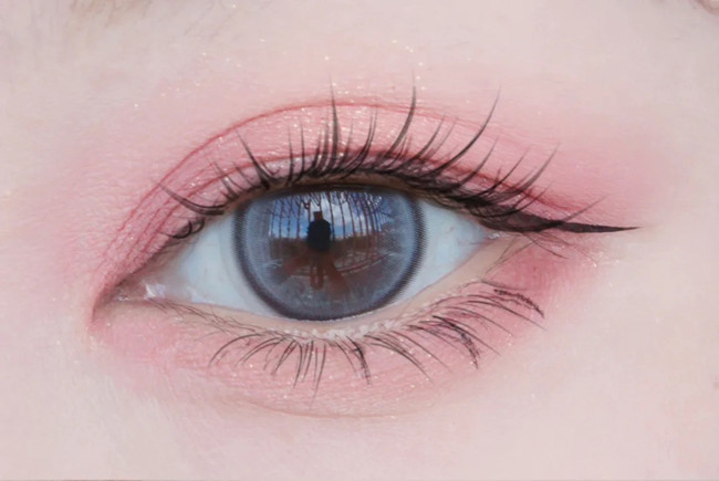 眼影平涂法重點(diǎn)解析，廣西化妝專(zhuān)業(yè)教學(xué)