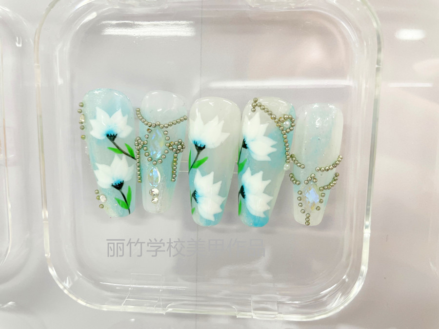 手繪花朵珠鏈美甲，南寧美甲進修深造