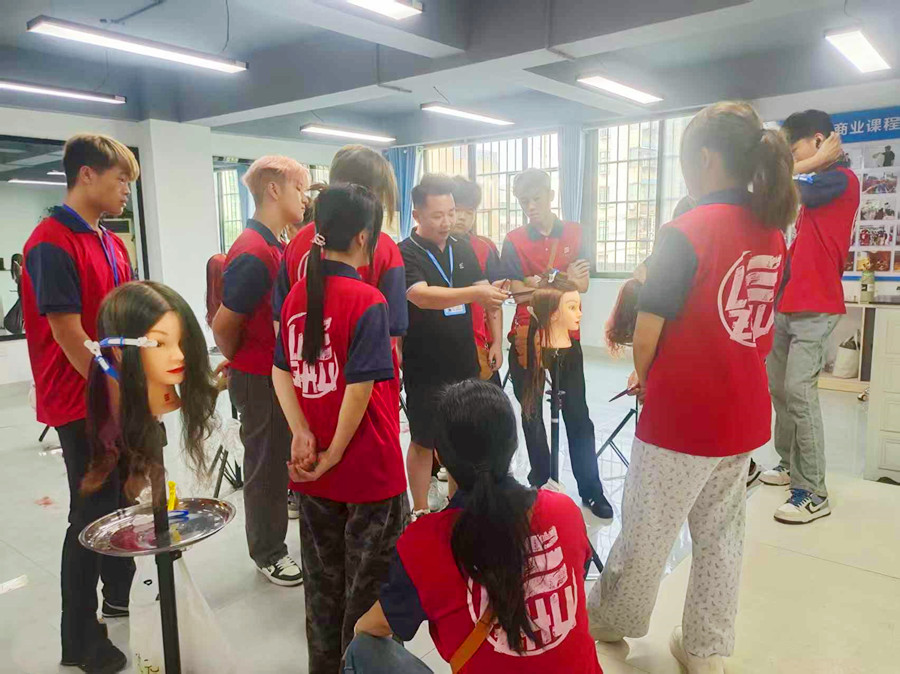 高層次鎖骨發(fā)的特點，0基礎學剪發(fā)