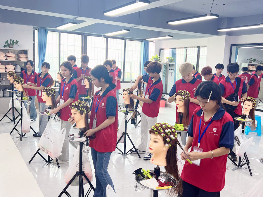 廣西燙染技師班練習標準杠課堂花絮