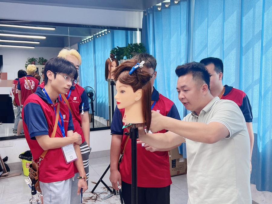 南寧市學(xué)美發(fā)，南寧美發(fā)哪里專(zhuān)業(yè)