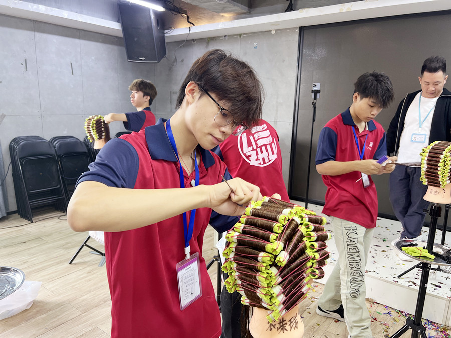 美發(fā)新手如何學(xué)上杠？南寧卷發(fā)培訓(xùn)