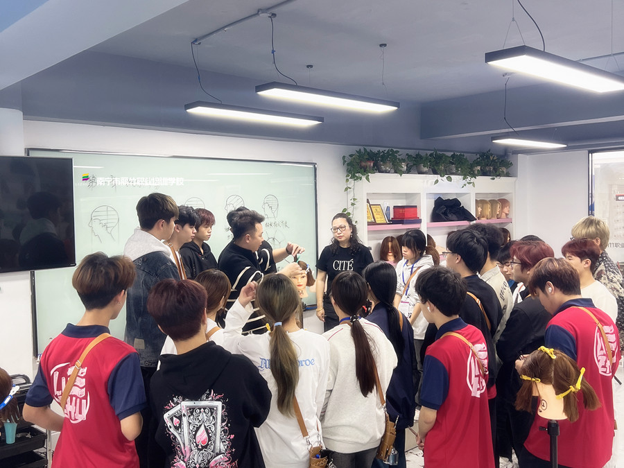 新手學(xué)女士精剪的誤區(qū)，南寧學(xué)發(fā)型