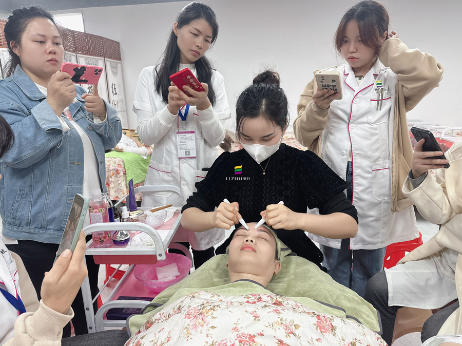 額頭撥筋的注意事項，廣西美容護膚課件講解