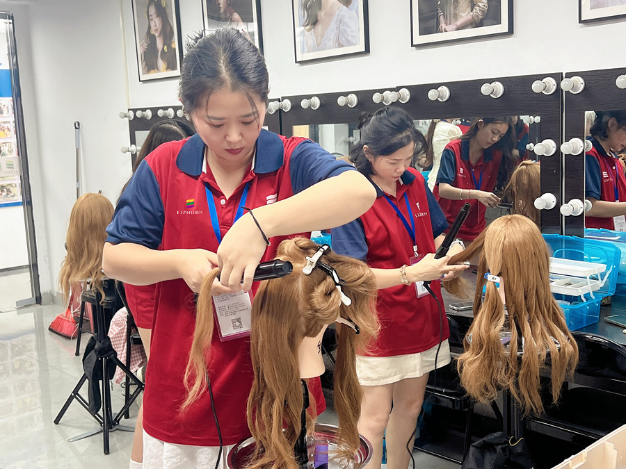 卷發(fā)護(hù)理技巧，廣西燙染技術(shù)學(xué)校課程