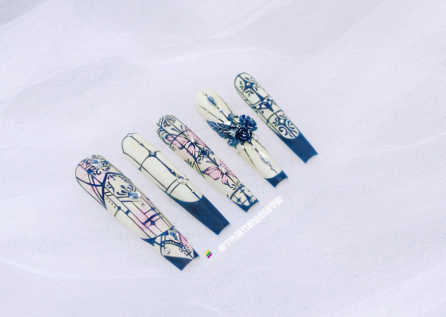 手繪窗花美甲，南寧美甲設(shè)計專業(yè)作品