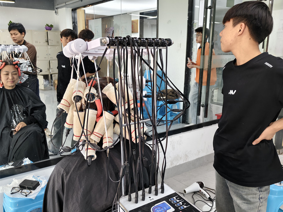 專業(yè)燙發(fā)的前后對比，南寧美發(fā)燙染實訓(xùn)課堂