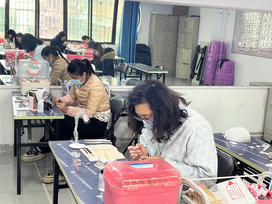 南寧美甲創(chuàng)業(yè)，歡迎到麗竹美甲學(xué)校