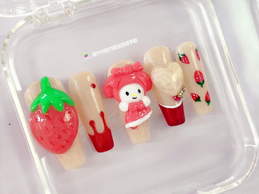 雕花卡通美甲，南寧美甲進(jìn)修培訓(xùn)作品