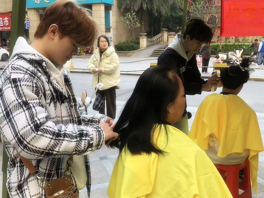 新手剪女士中長(zhǎng)發(fā)核心技巧，南寧美發(fā)造型學(xué)校分享