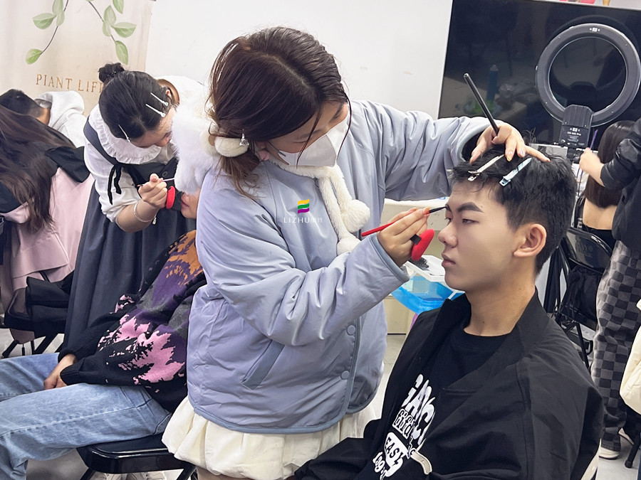 0基礎(chǔ)化妝培訓(xùn) | 南寧化妝真人實(shí)操